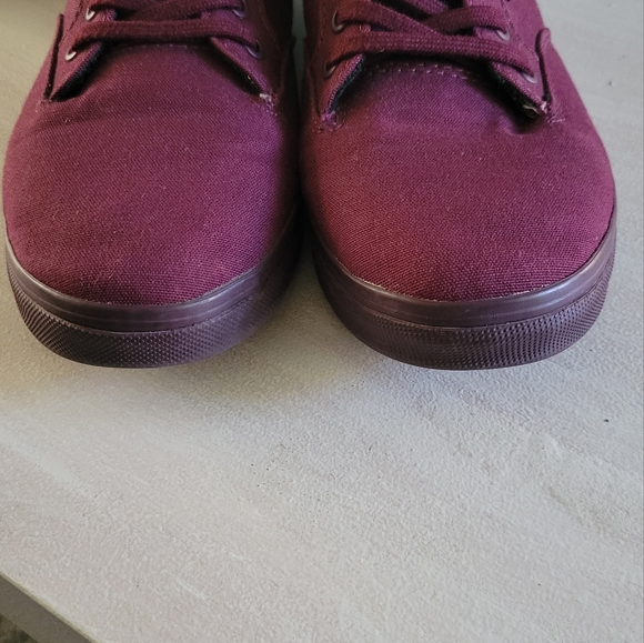 Vans - Picture 5 of 7